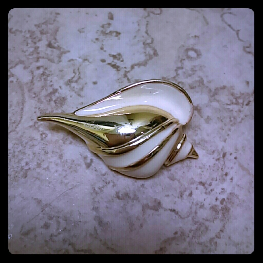 Sea Shell Conch Enamel Pin Brooch